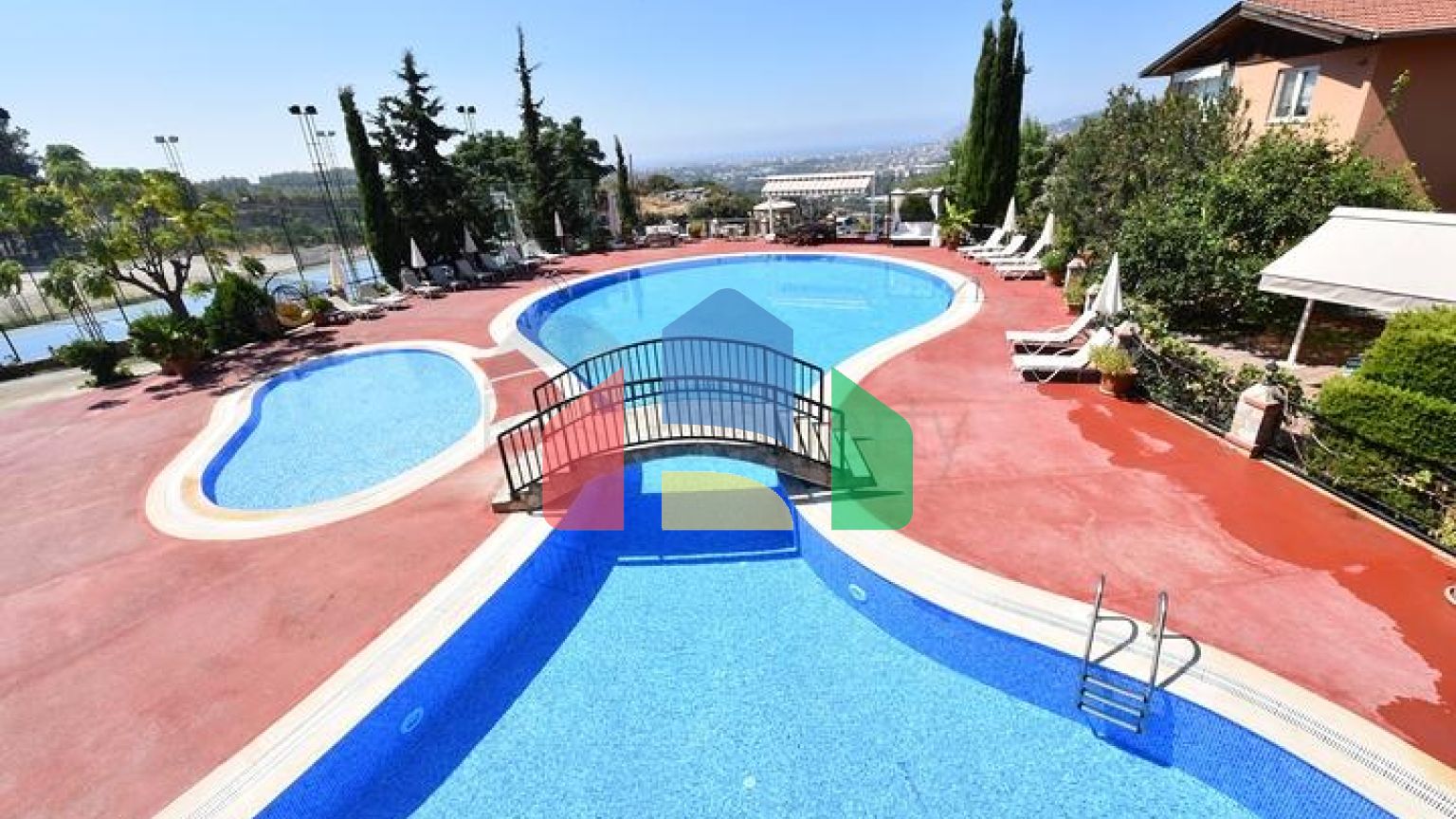 Просторная вилла в районе Оба