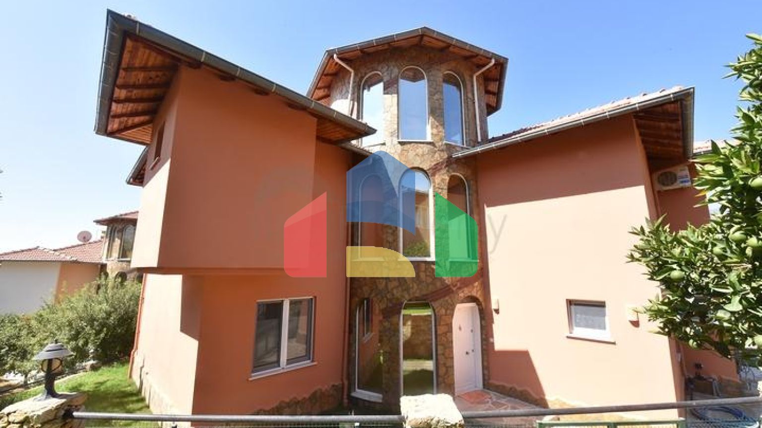 Просторная вилла в районе Оба