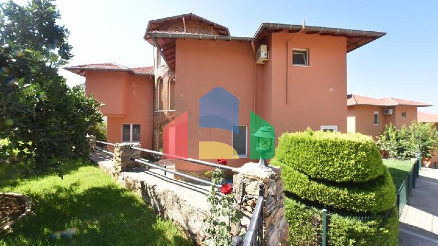 Просторная вилла в районе Оба