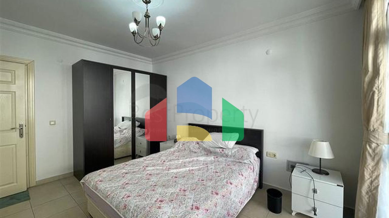 Простора квартира 2 + 1 в районі Оба