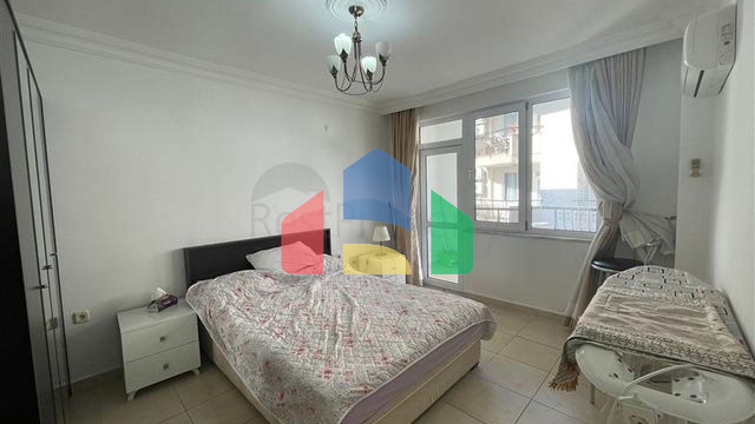 Простора квартира 2 + 1 в районі Оба