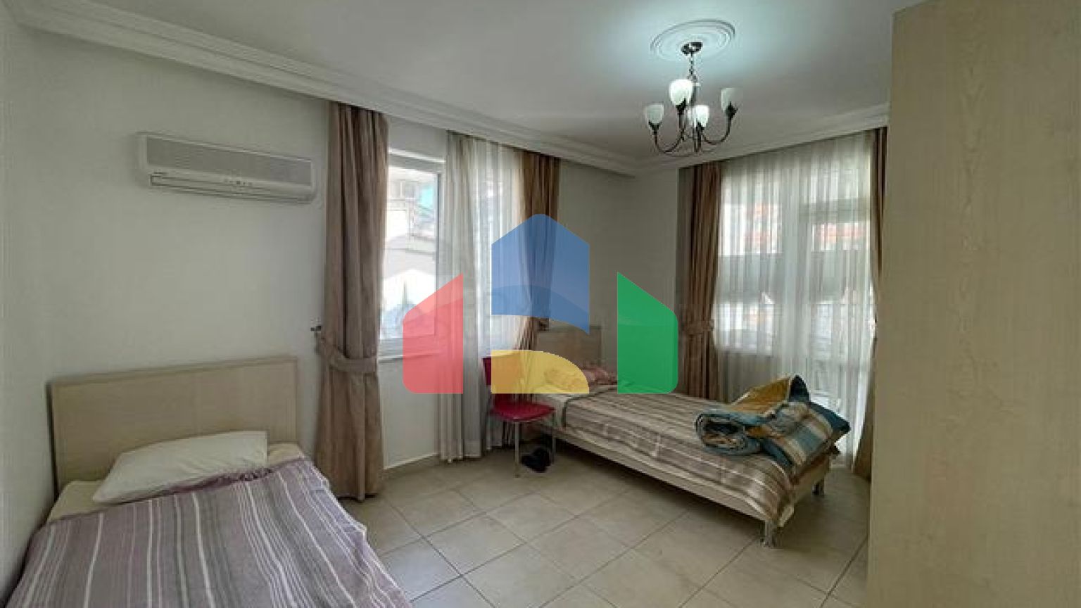 Простора квартира 2 + 1 в районі Оба