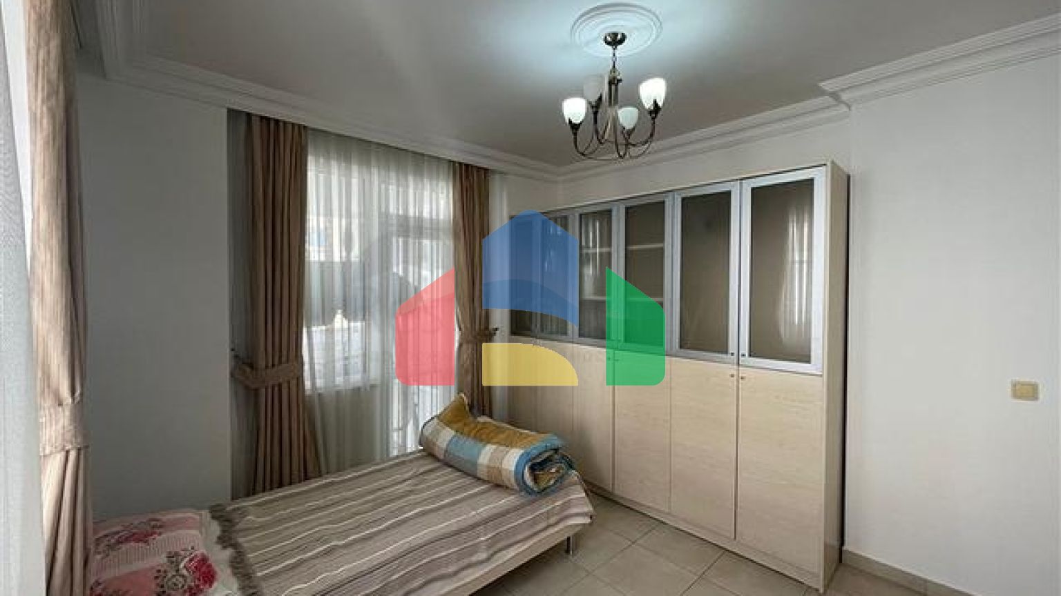 Простора квартира 2 + 1 в районі Оба