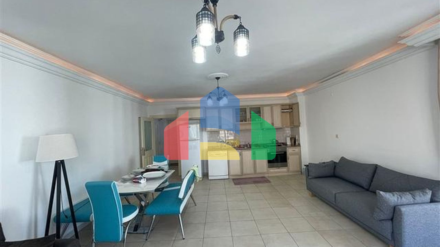 Простора квартира 2 + 1 в районі Оба