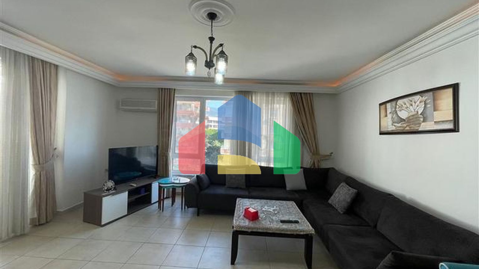 Простора квартира 2 + 1 в районі Оба