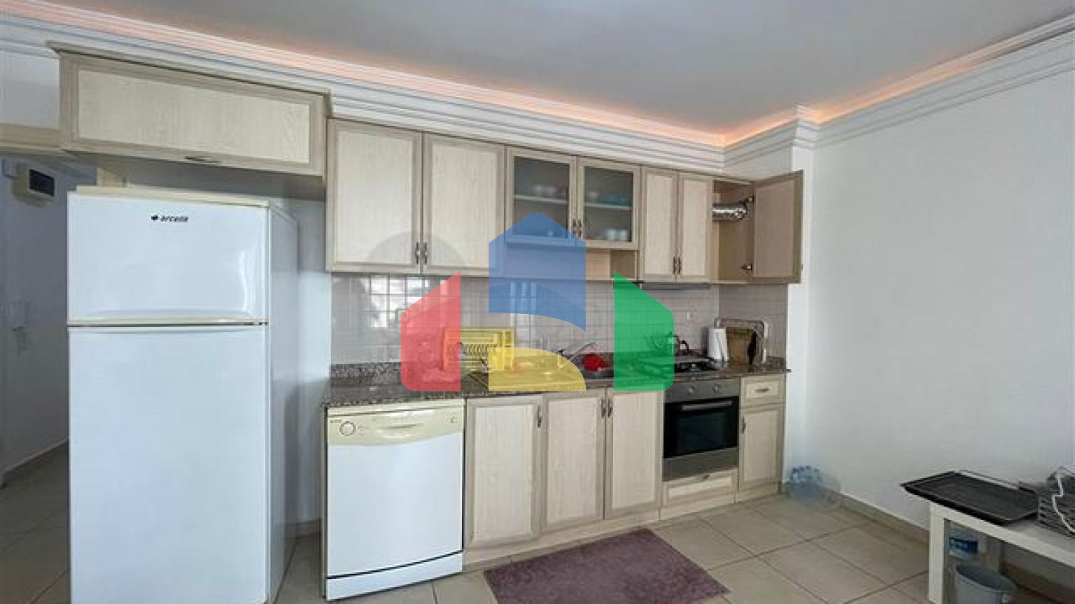 Простора квартира 2 + 1 в районі Оба