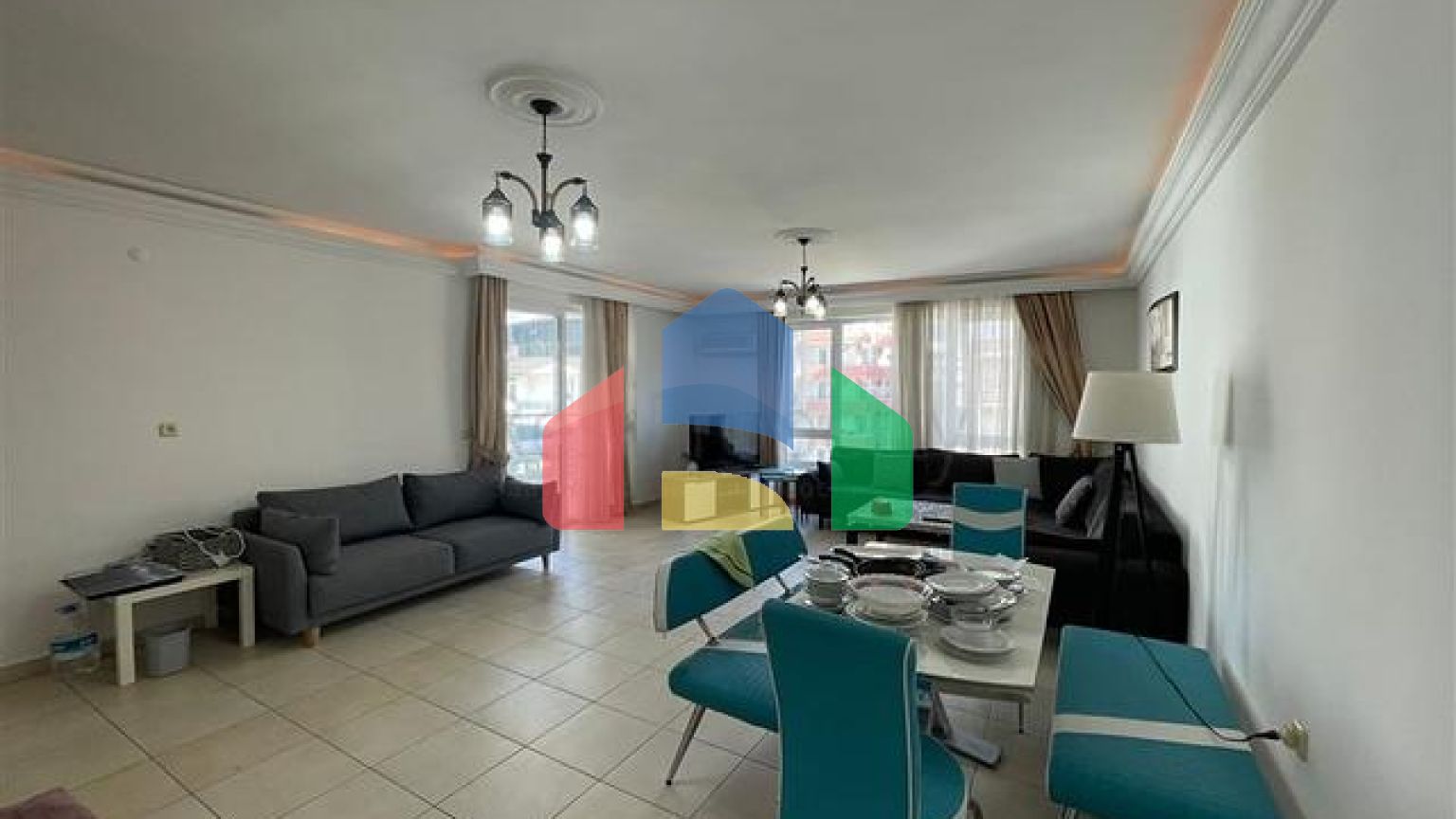 Простора квартира 2 + 1 в районі Оба