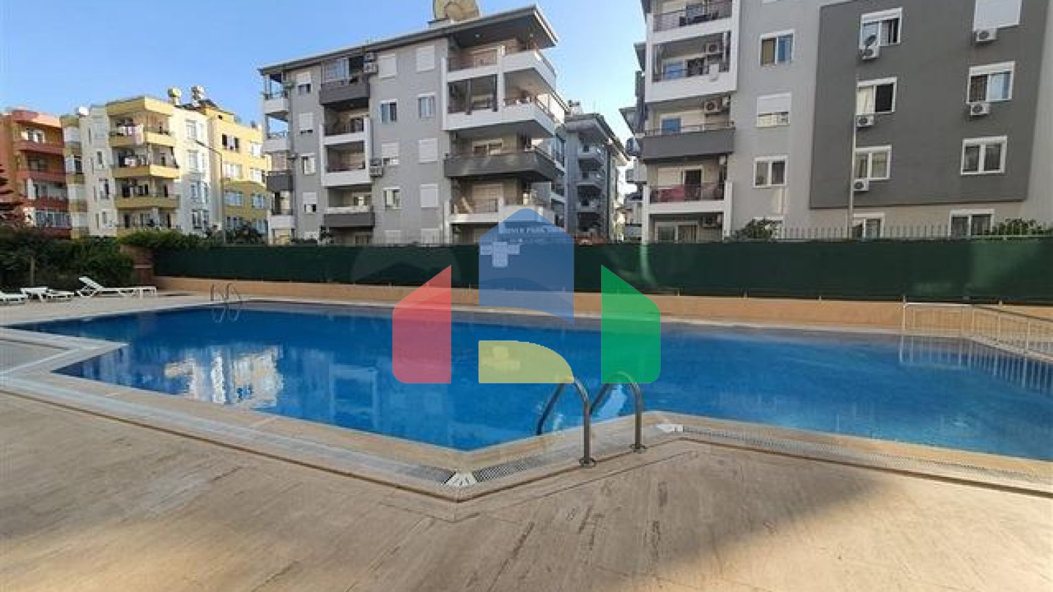 Простора квартира 2 + 1 в районі Оба