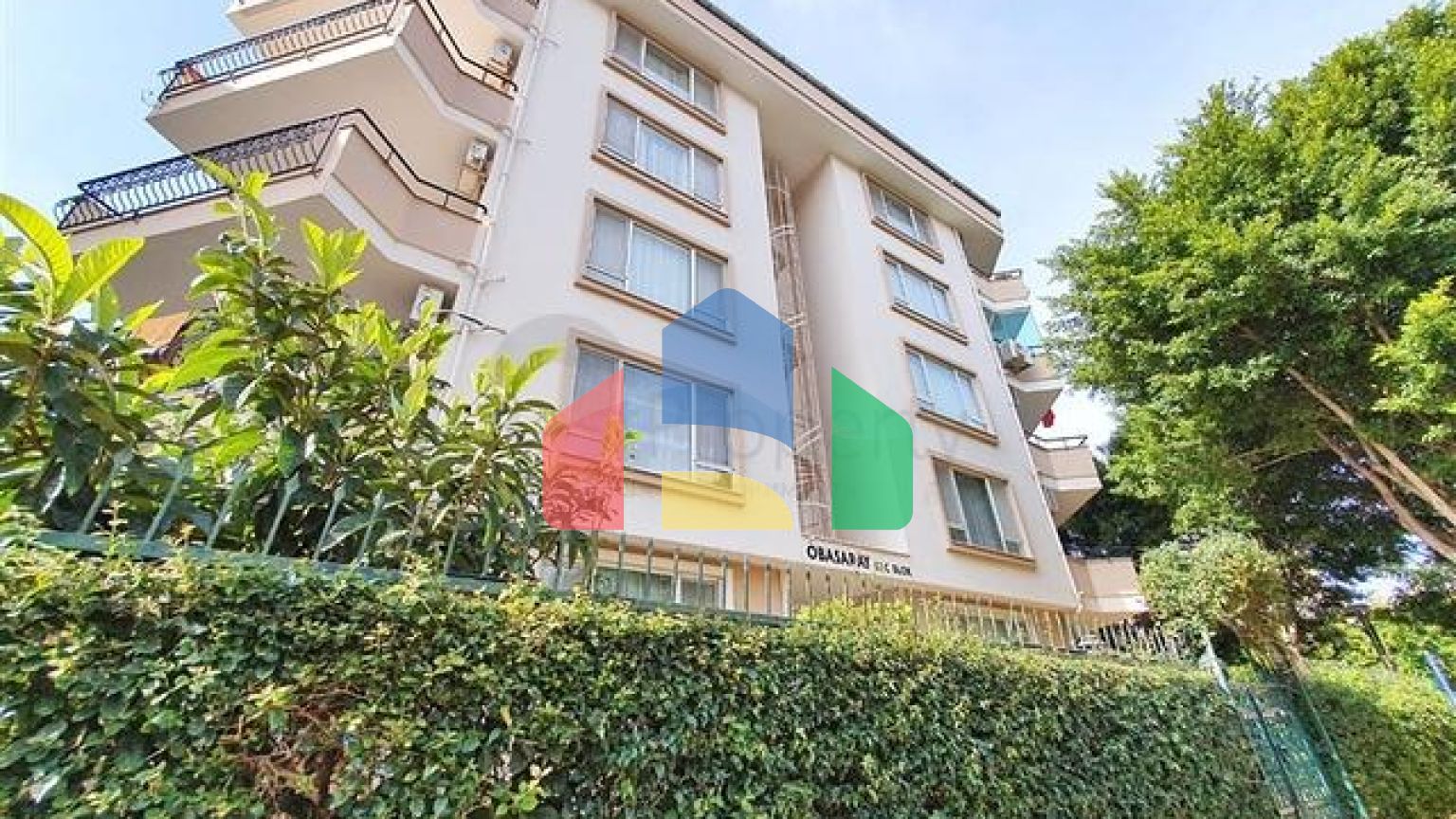 Простора квартира 2 + 1 в районі Оба