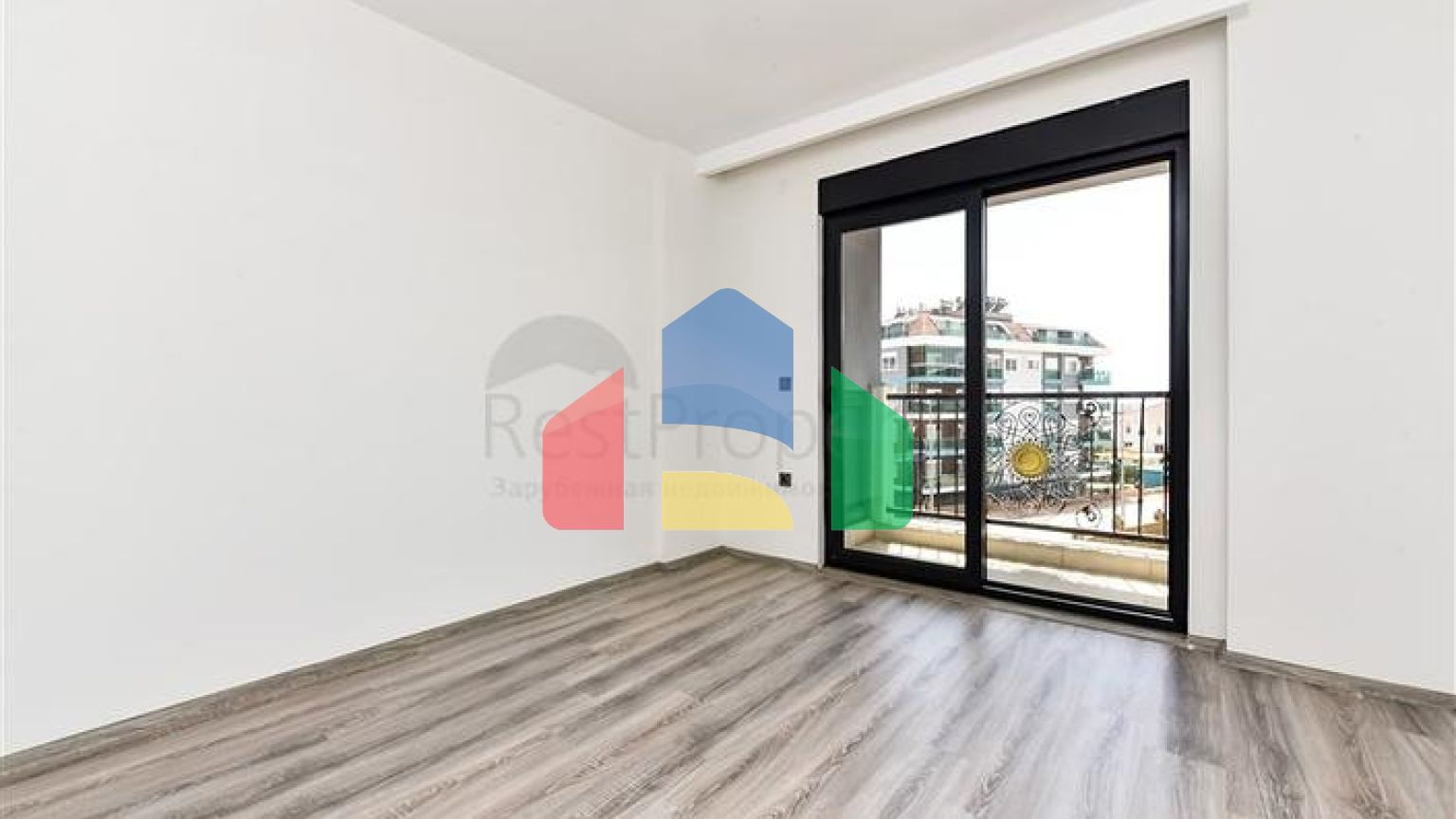 Простора квартира в новому комплексі району Оба