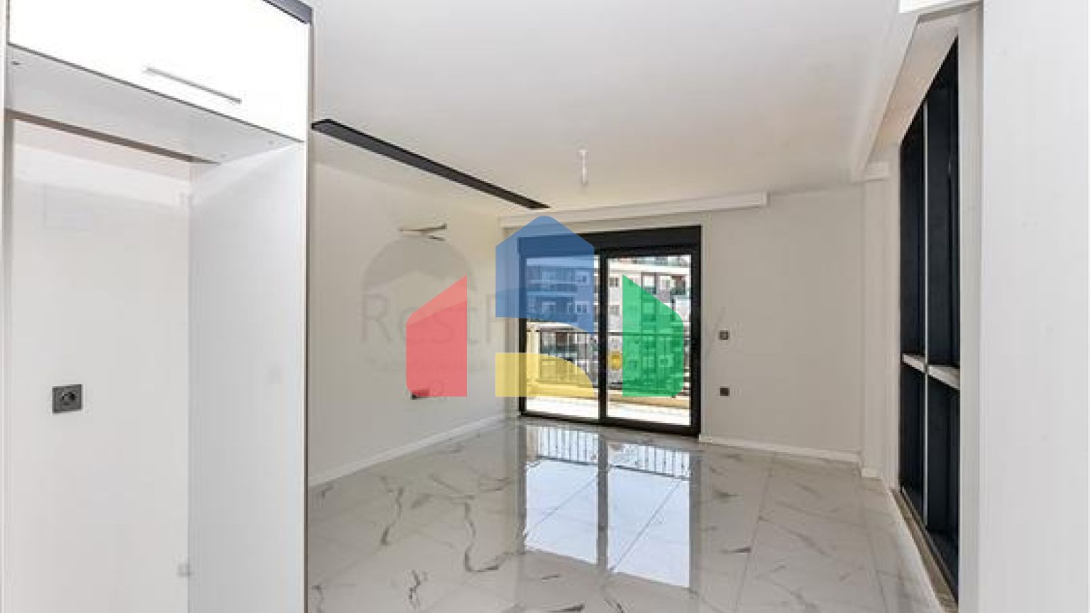 Простора квартира в новому комплексі району Оба