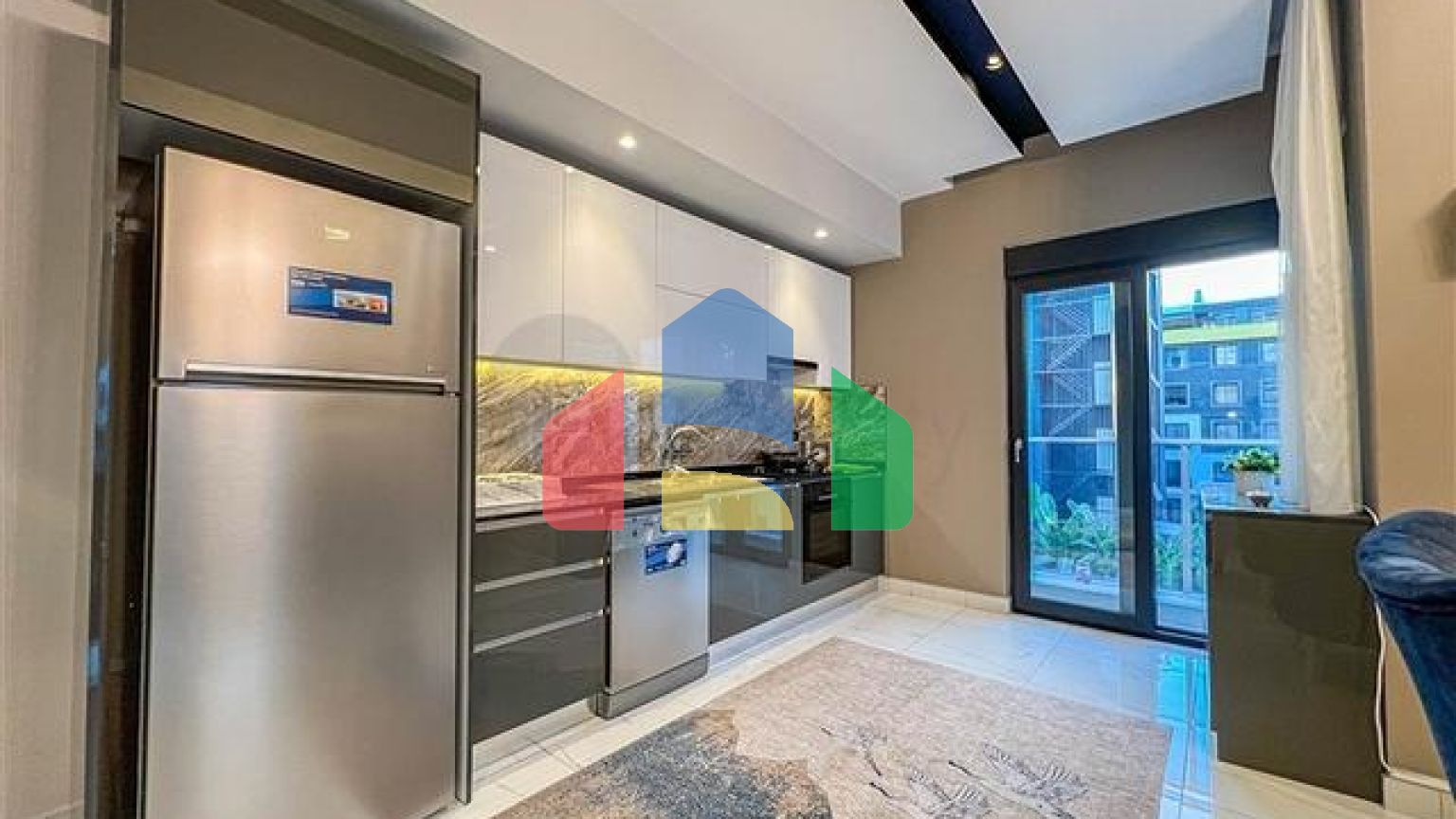 Чудова квартира плануванням 3 + 1 в районі Оба