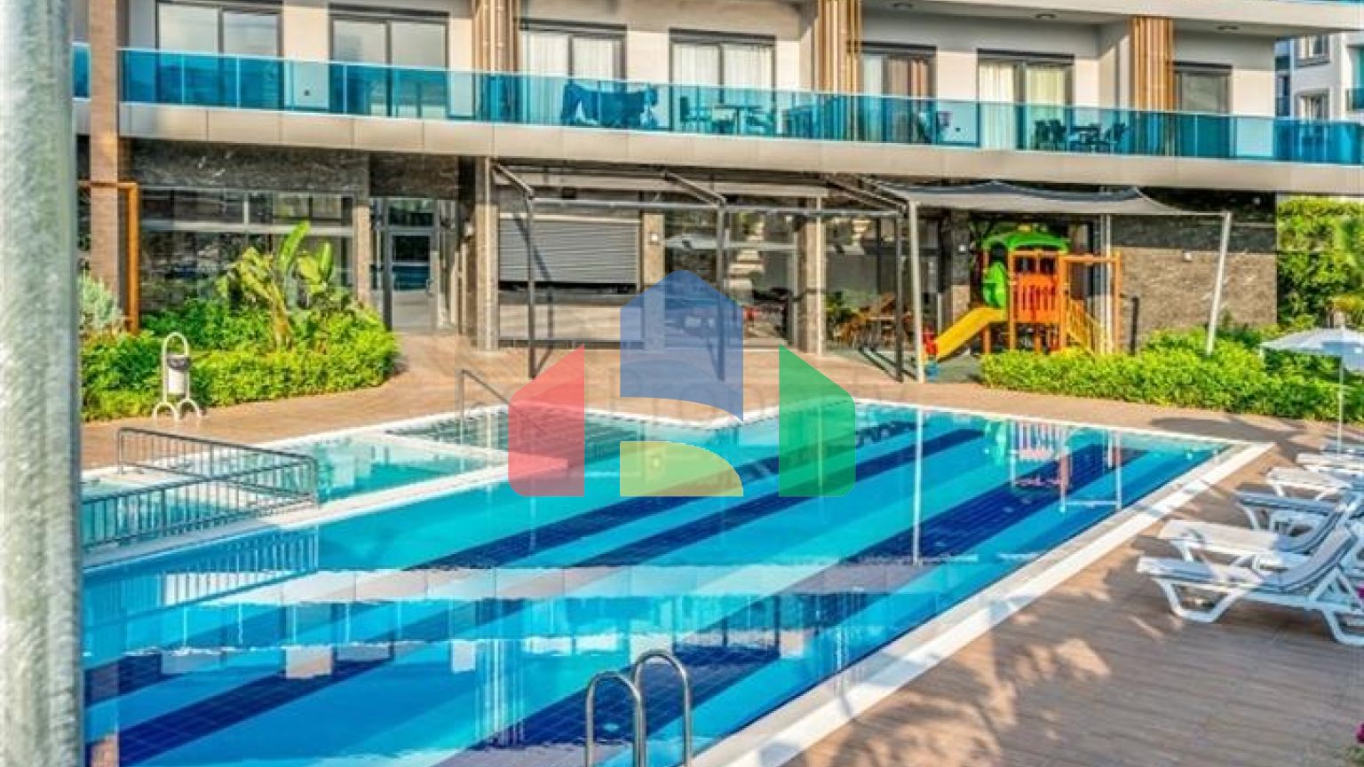 Чудова квартира плануванням 3 + 1 в районі Оба