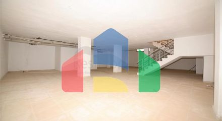 Магазины в туристическом районе Оба