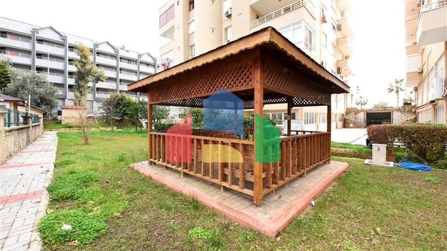 Меблированная квартира 3+1 рядом с морем в районе Оба