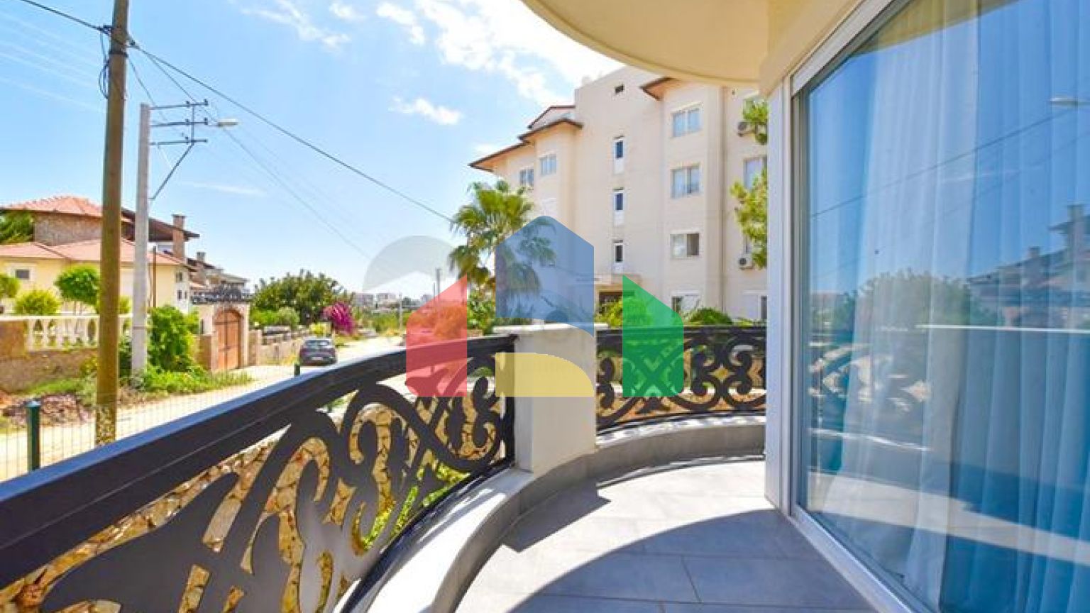 Двухуровневая квартира 3+1 с собственным садом