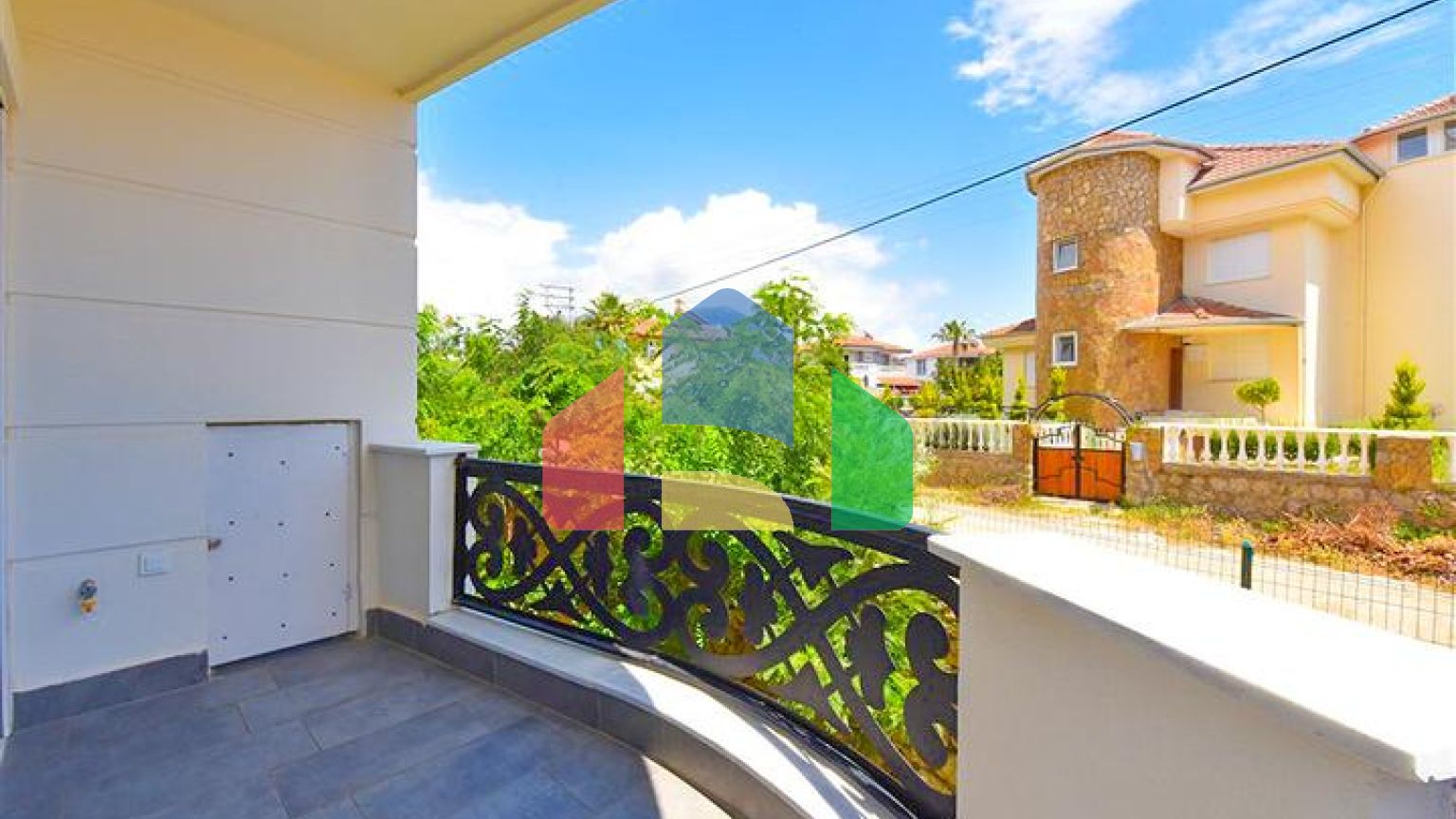 Двухуровневая квартира 3+1 с собственным садом