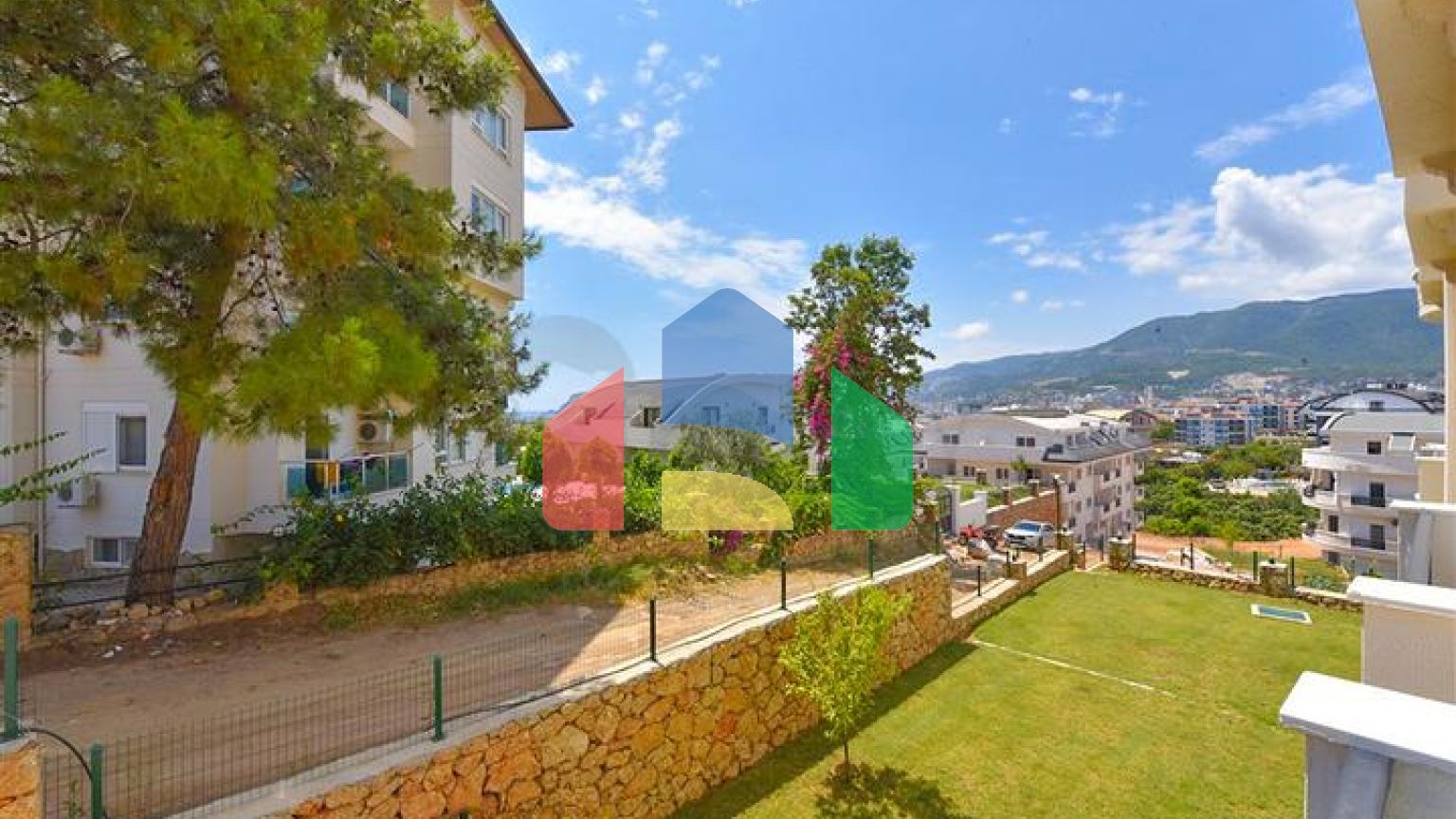 Двухуровневая квартира 3+1 с собственным садом