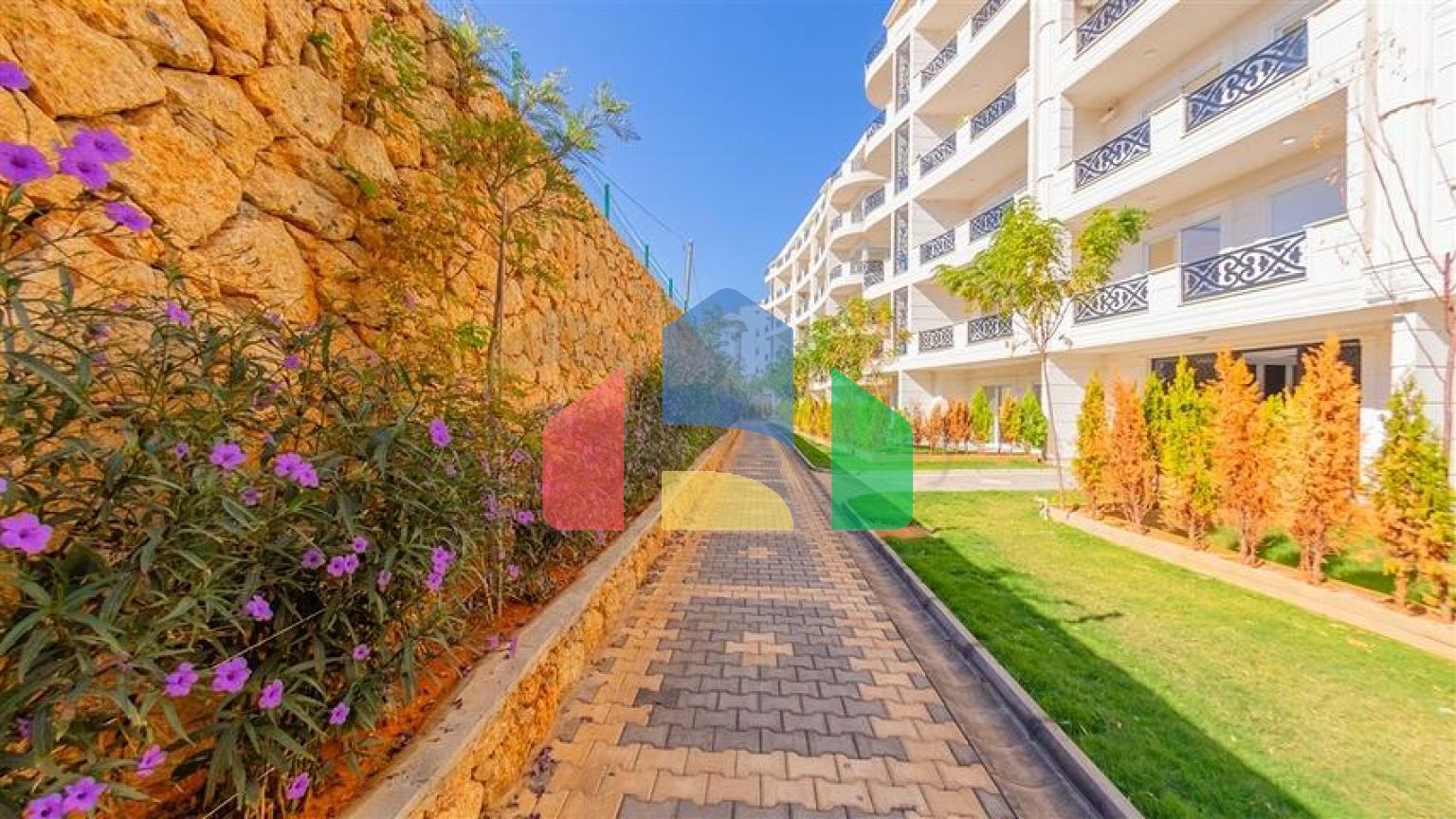 Двухуровневая квартира 3+1 с собственным садом