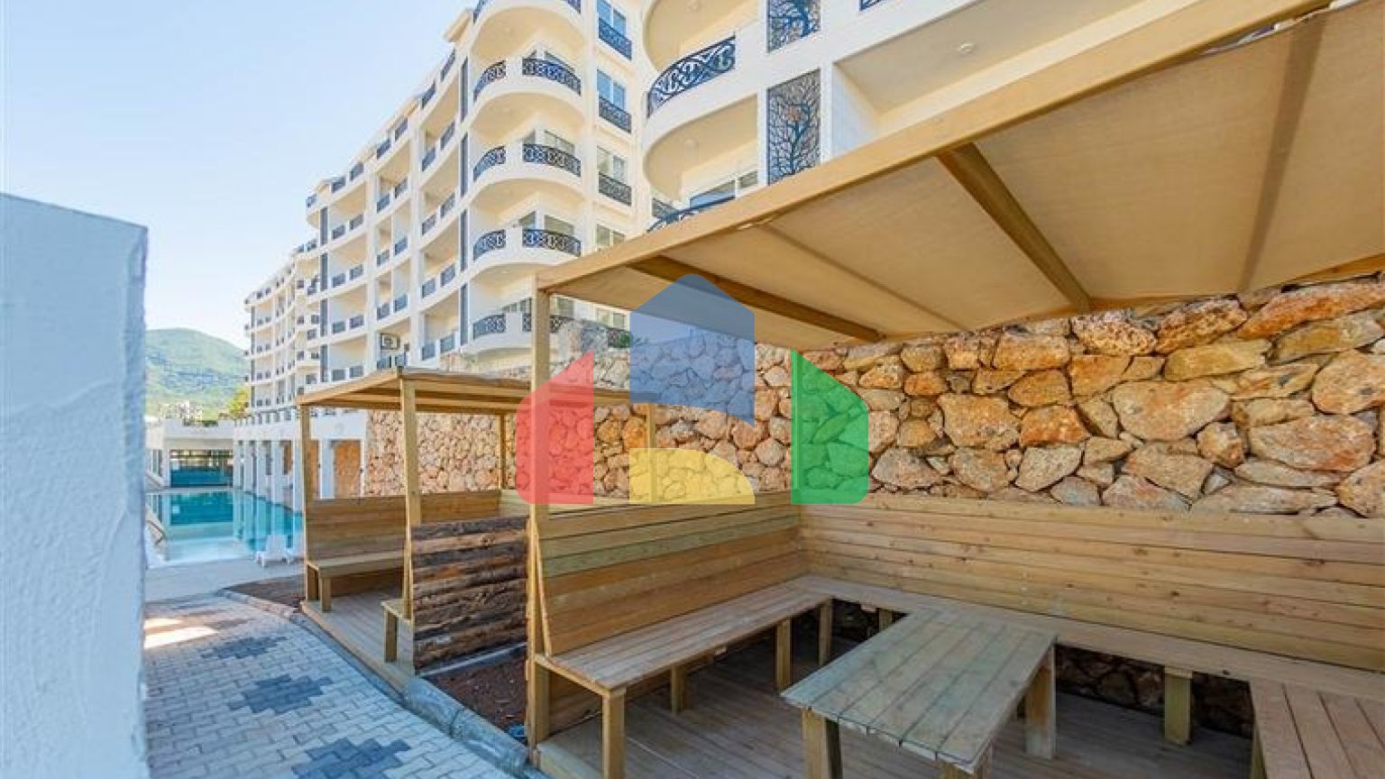 Двухуровневая квартира 3+1 с собственным садом