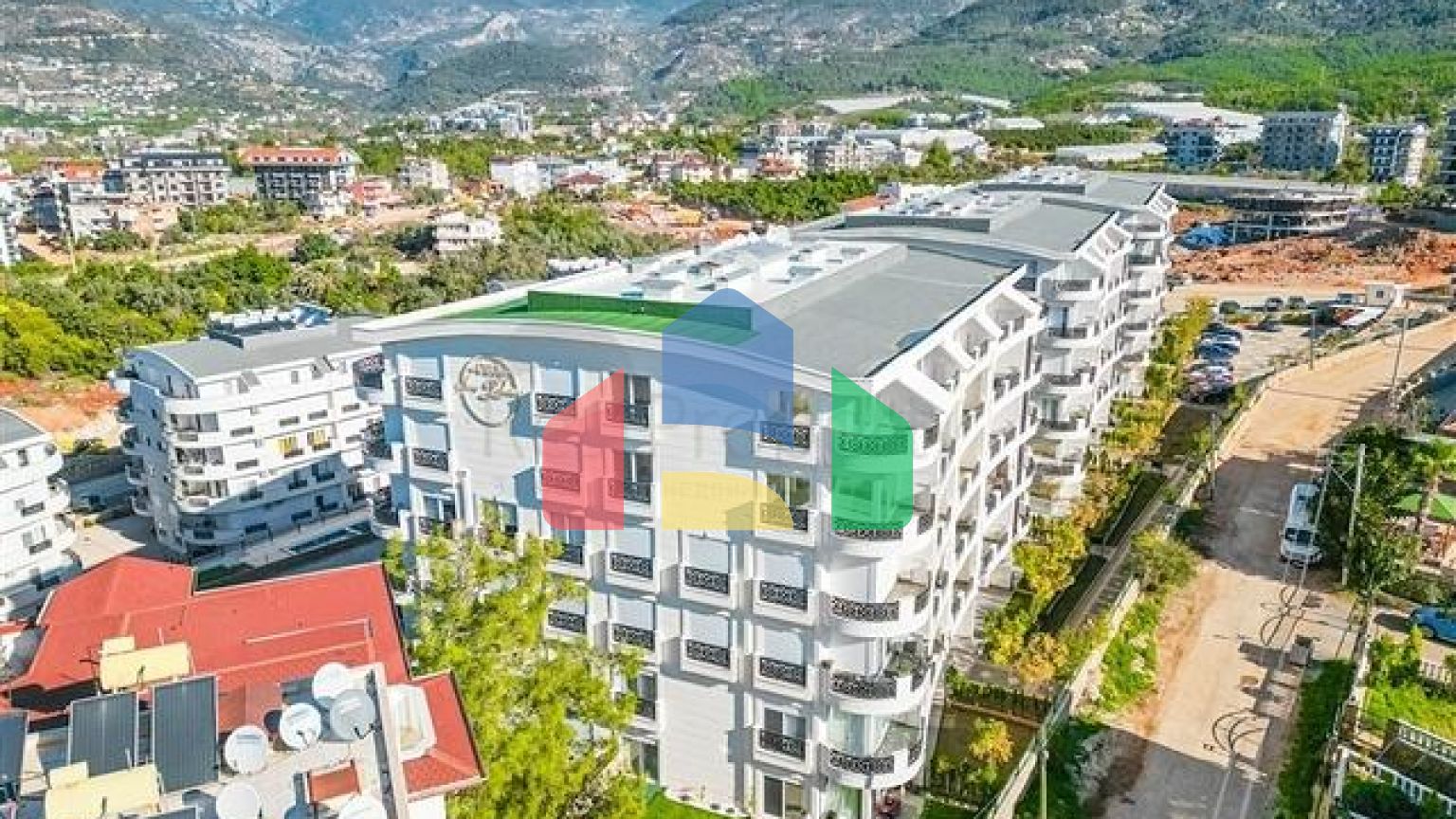 Двухуровневая квартира 3+1 с собственным садом