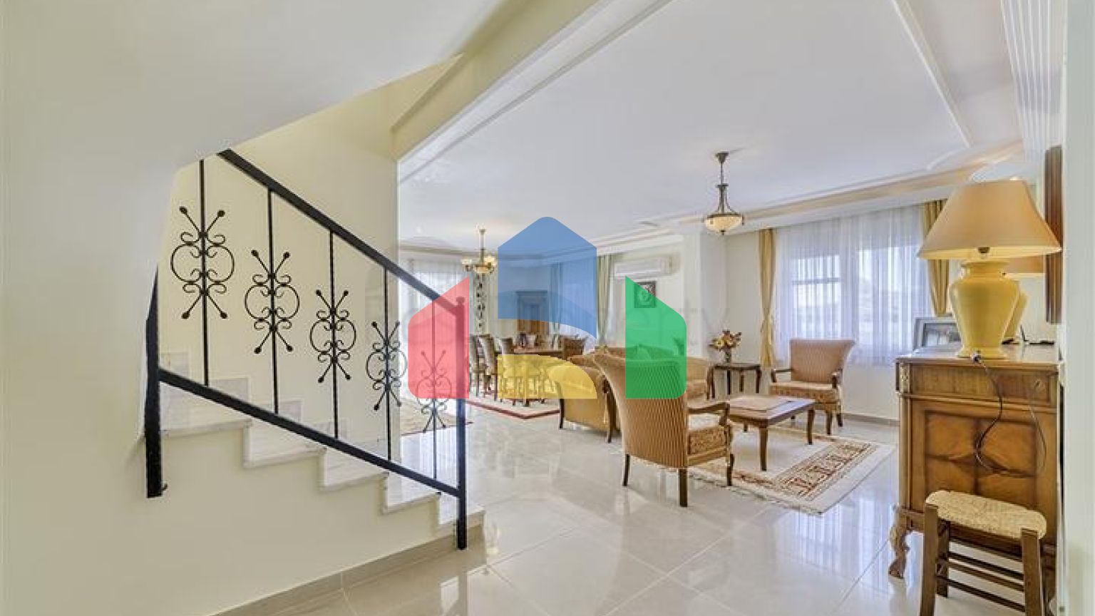 Просторий пентхаус від власника плануванням 3 + 1 в районі Оба