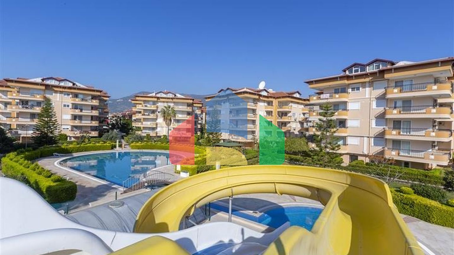 Просторий пентхаус від власника плануванням 3 + 1 в районі Оба