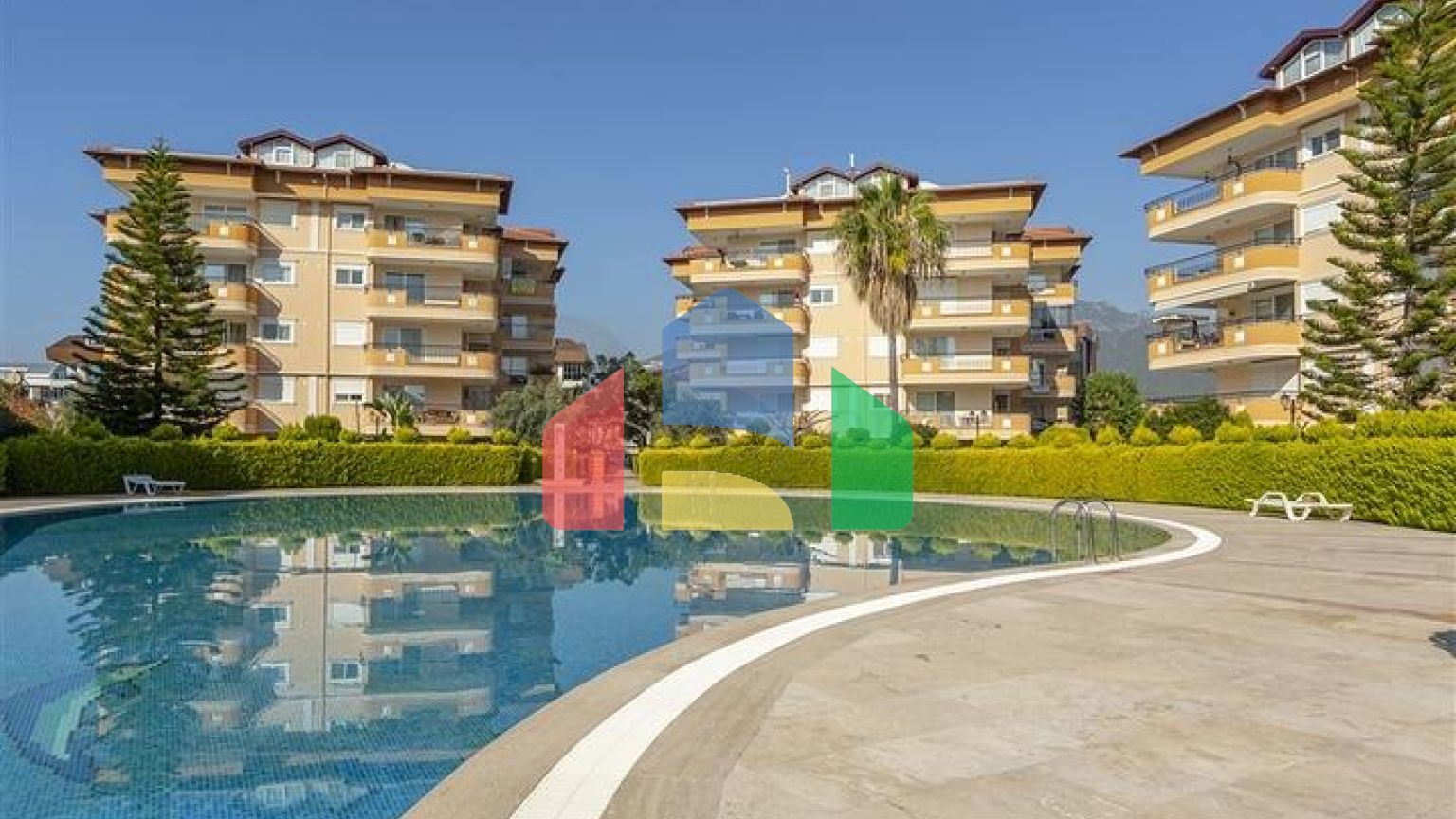 Просторий пентхаус від власника плануванням 3 + 1 в районі Оба