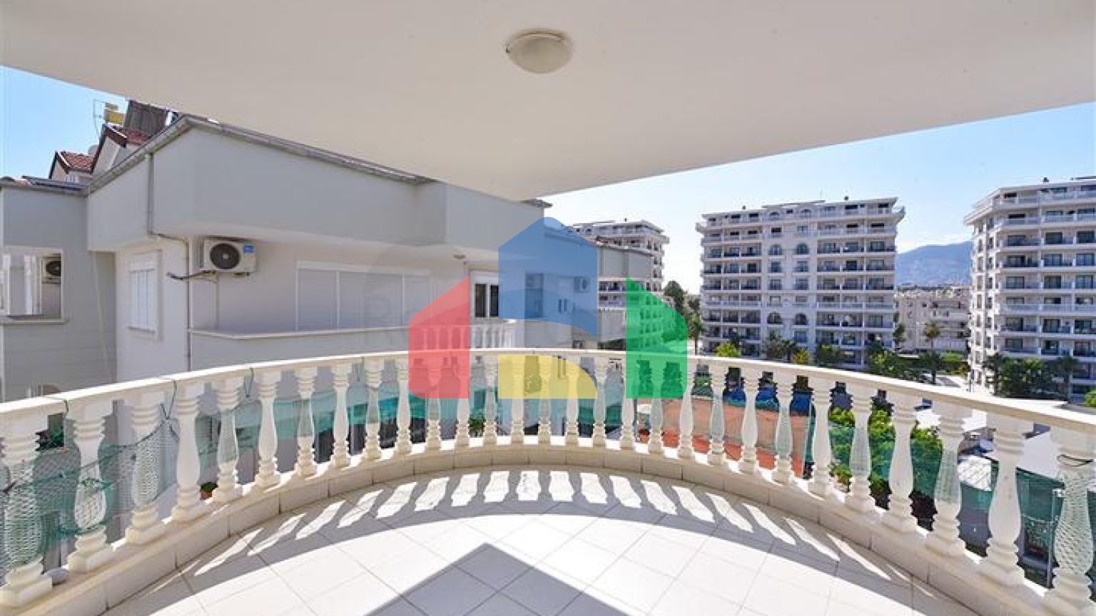 Просторий пентхаус від власника 3+1 з окремою кухнею в 200 метрах від моря в районі Оба