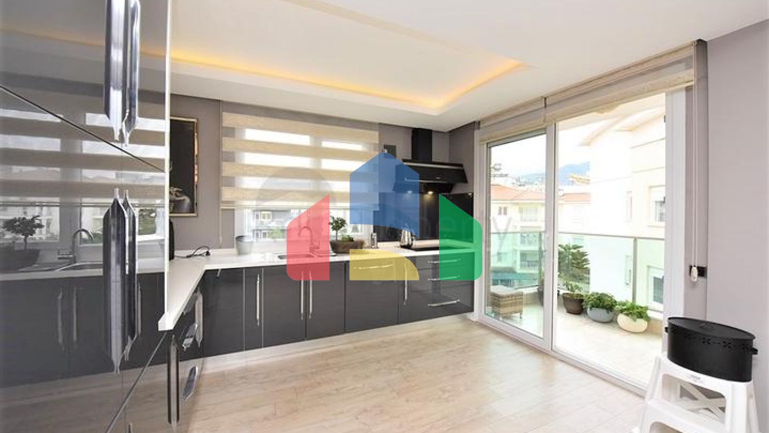 Пентхаус 3 + 1 в районі Оба