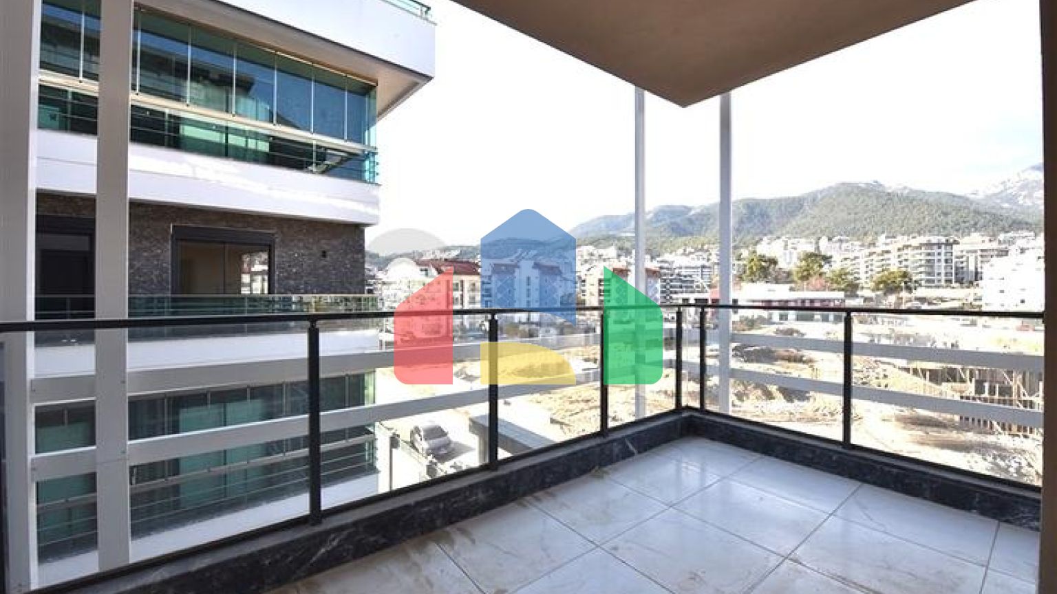 Просторі апартаменти в новому комплексі