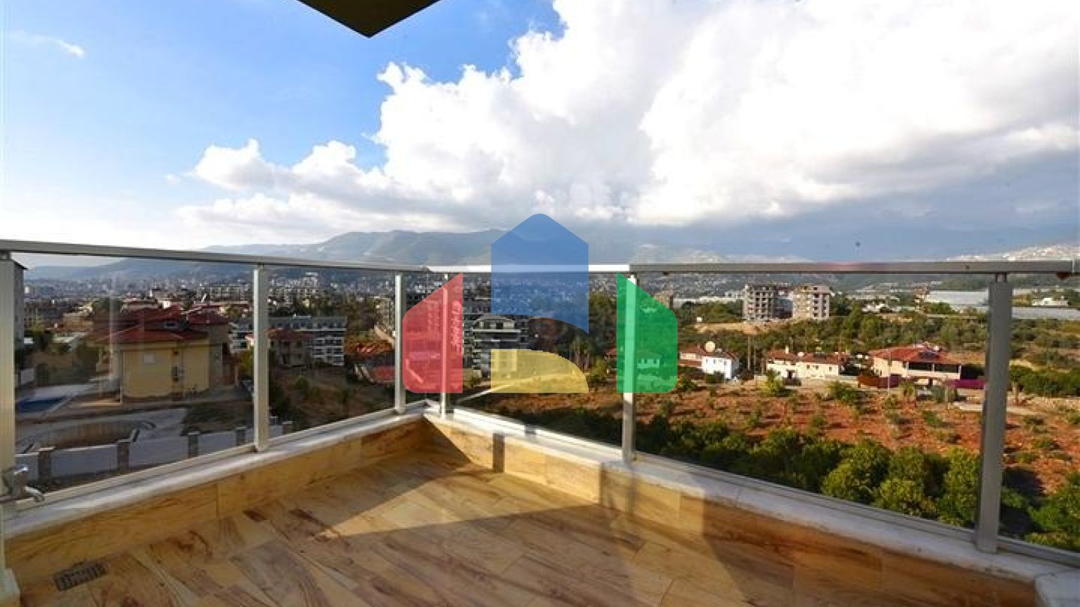 Трикімнатний пентхаус в районі Оба