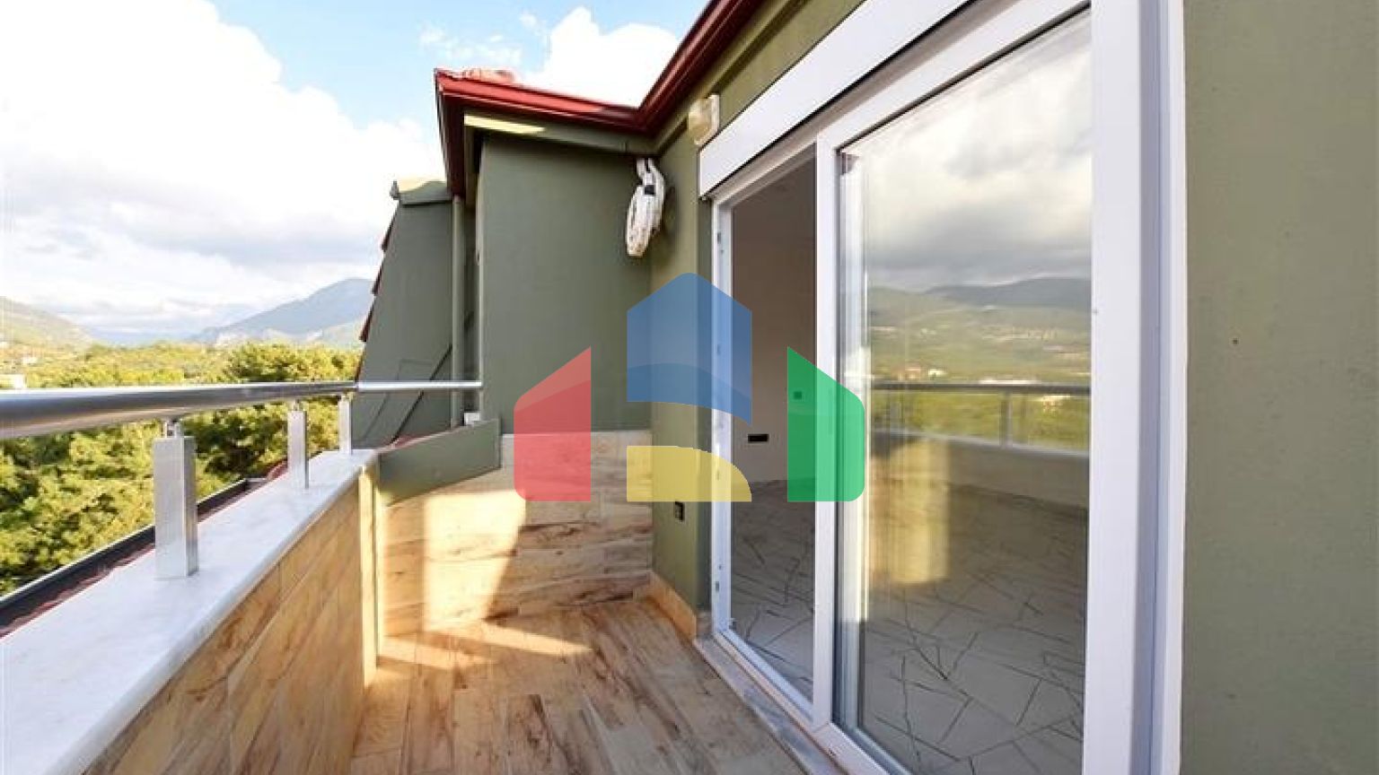 Трикімнатний пентхаус в районі Оба