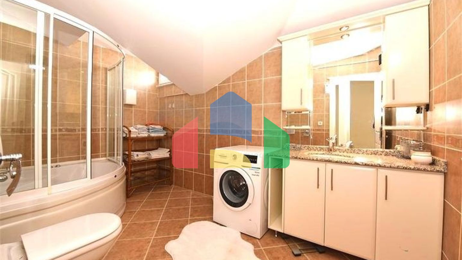 Трикімнатний мебльований пентхаус в районі Оба