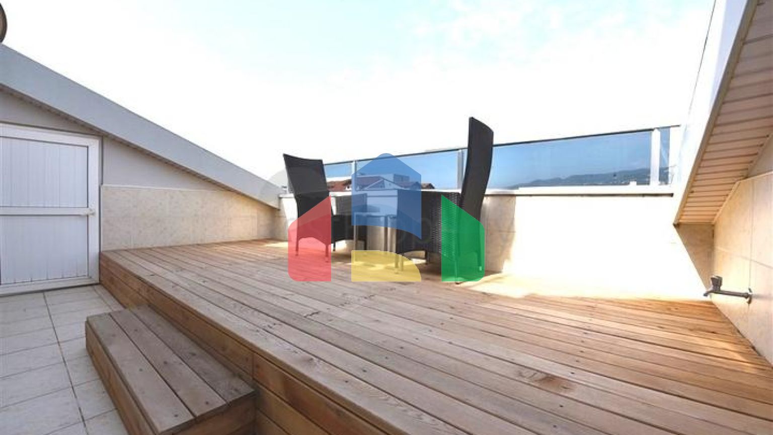 Трикімнатний мебльований пентхаус в районі Оба