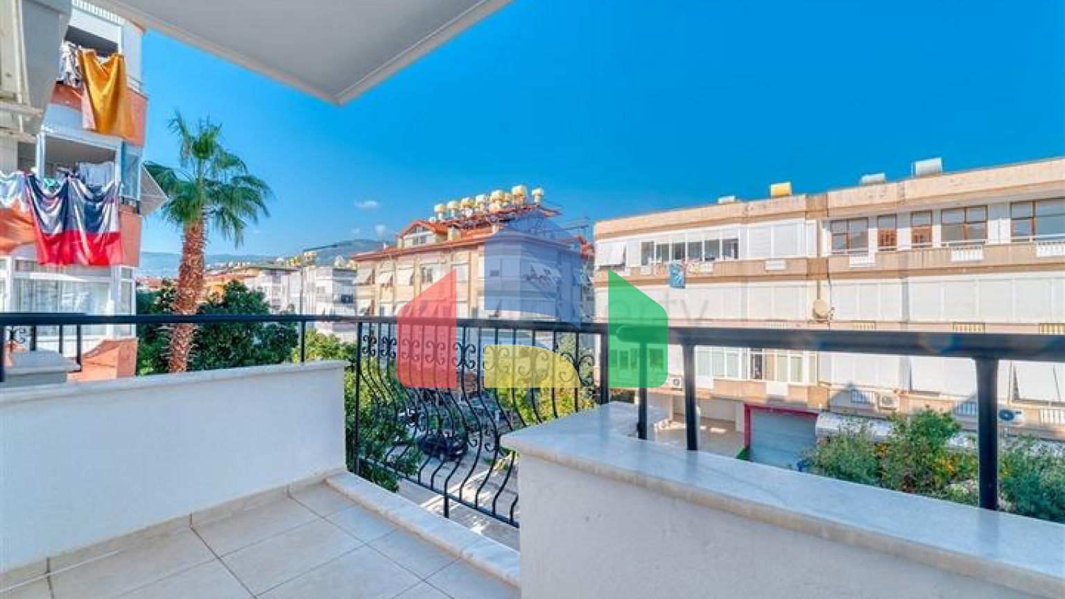 Трикімнатна мебльована квартира в районі Оба