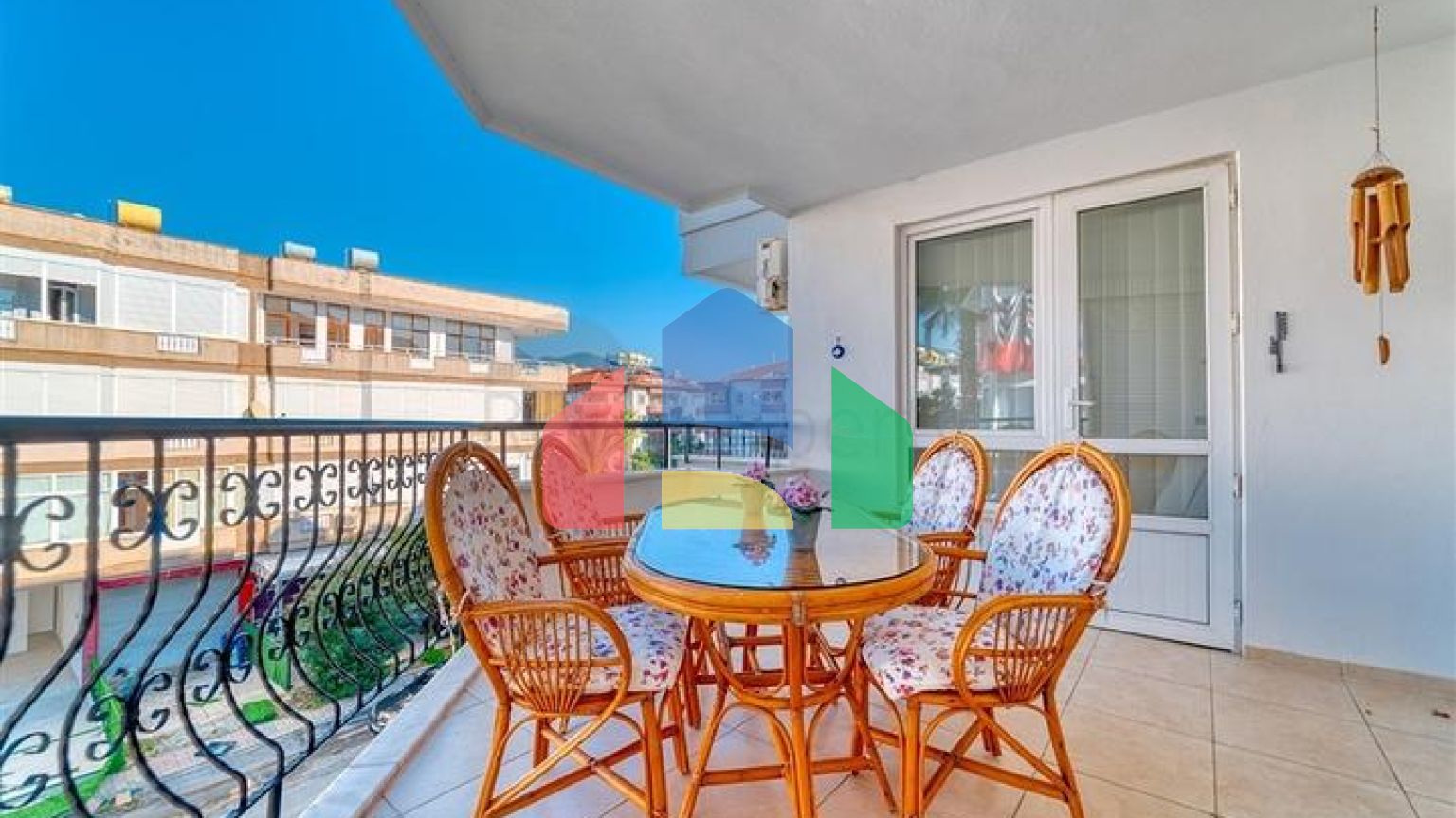 Трикімнатна мебльована квартира в районі Оба