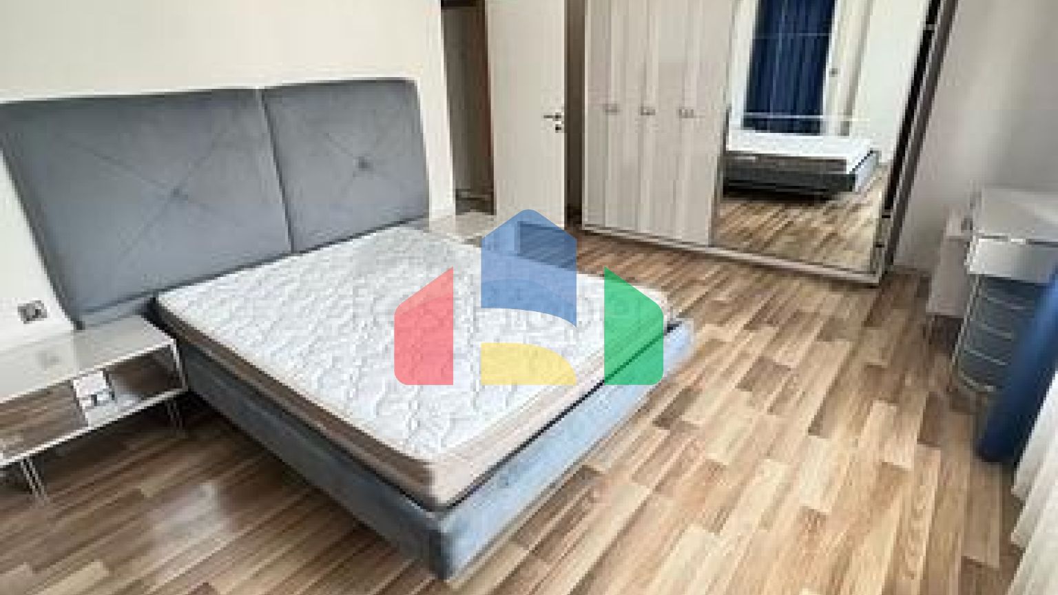 Простора квартира 3 + 1 в районі Оба