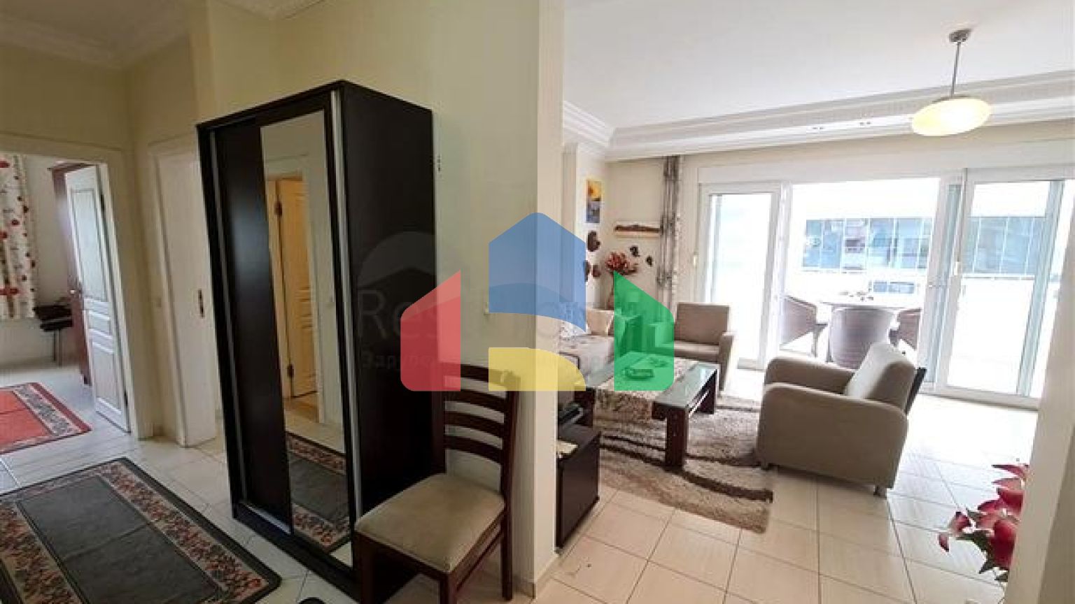 Світла мебльована квартира 2 + 1 в районі Оба