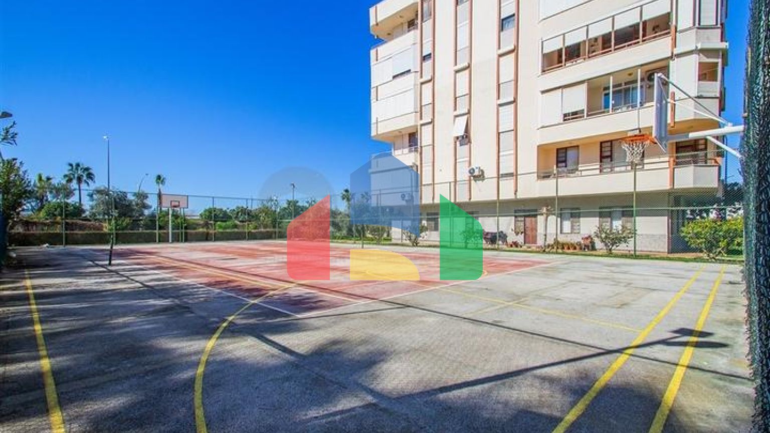 Просторная меблированная квартира в районе Оба