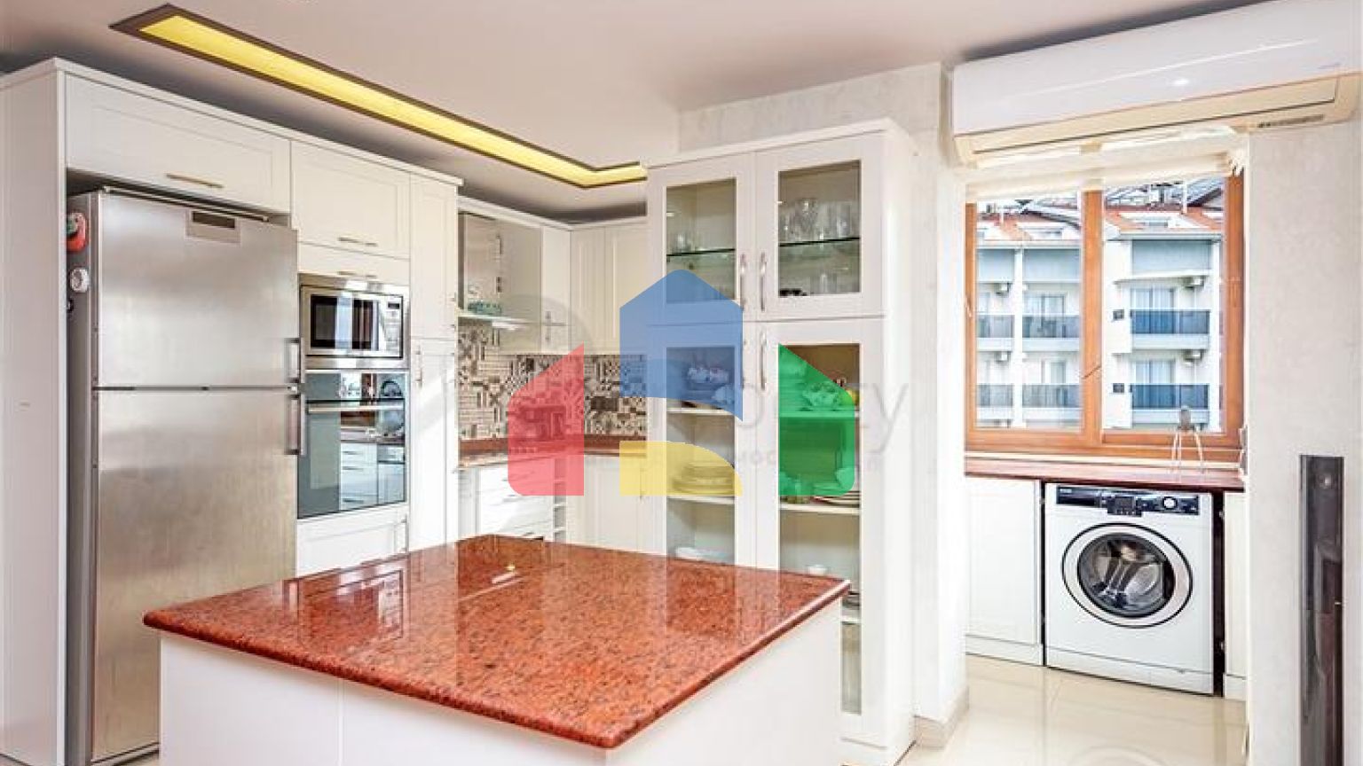 Просторная меблированная квартира в районе Оба