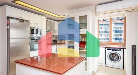 Просторная меблированная квартира в районе Оба