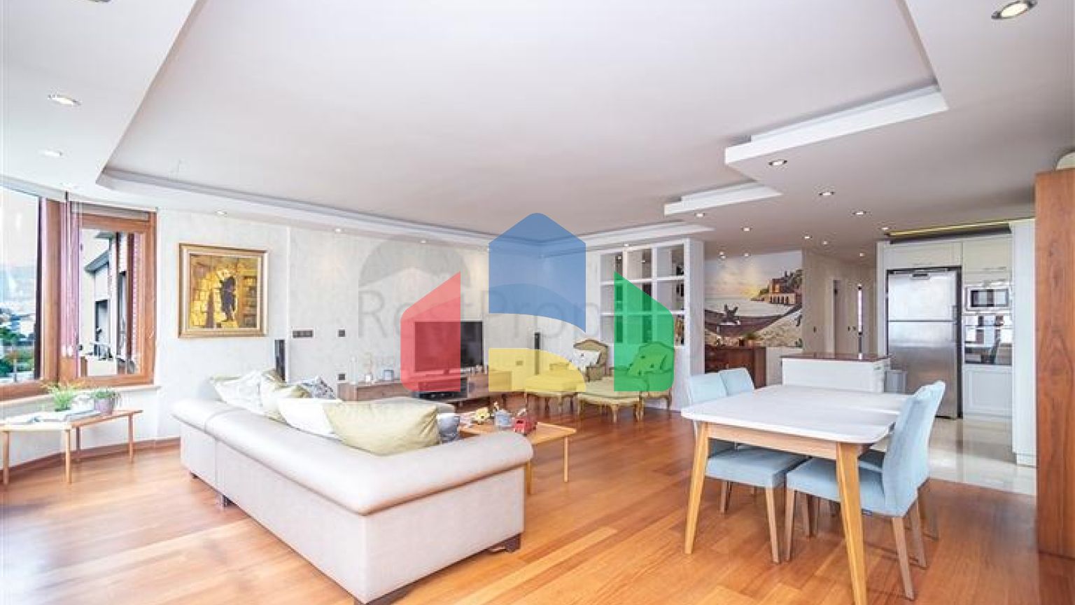 Просторная меблированная квартира в районе Оба