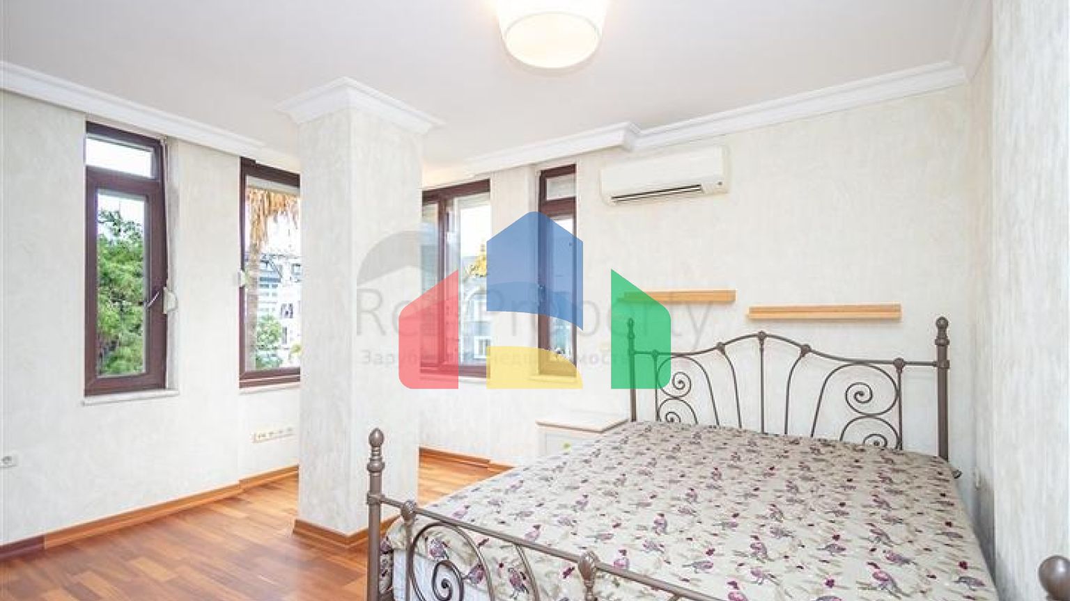 Просторная меблированная квартира в районе Оба