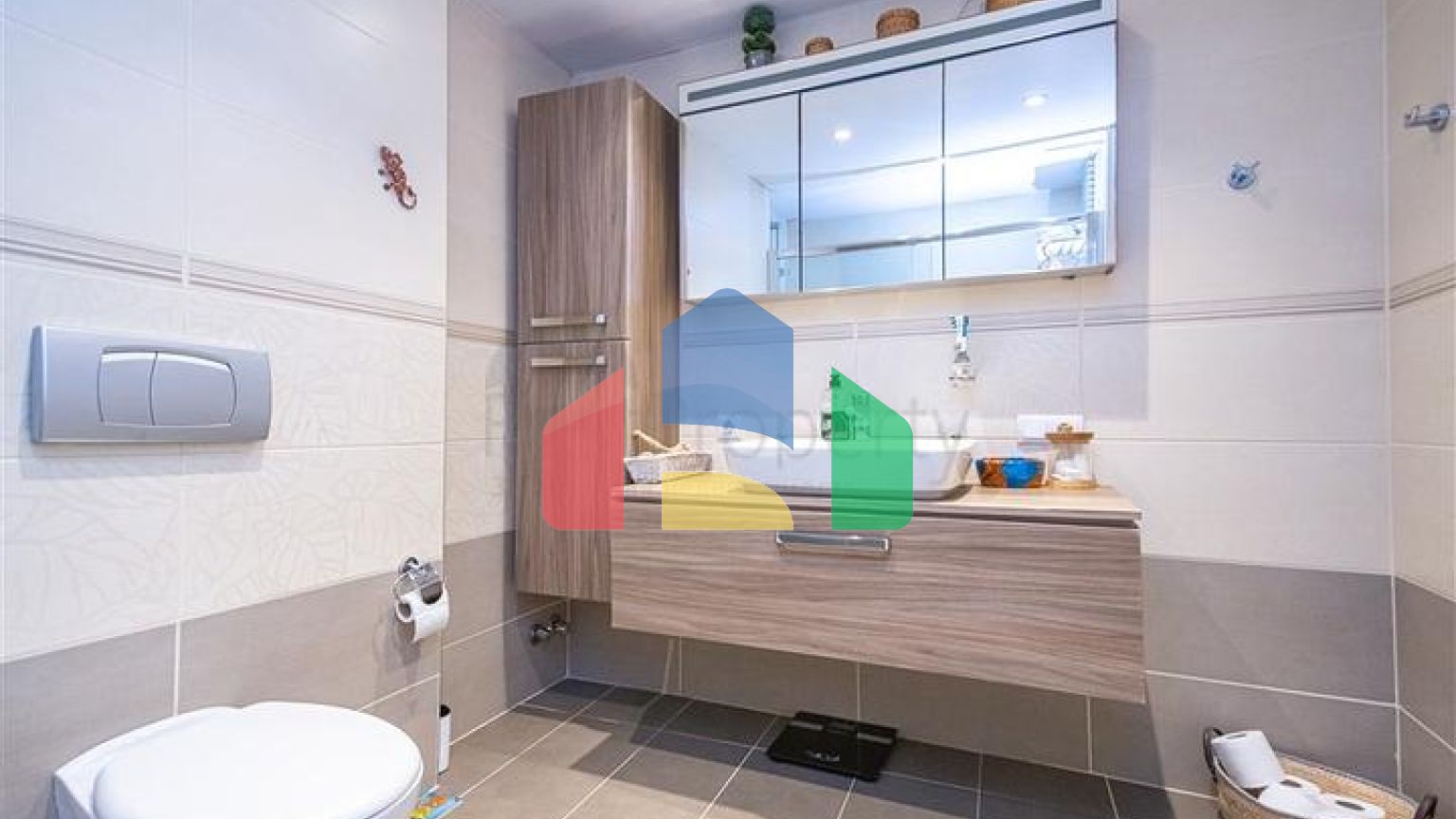 Просторная меблированная квартира в районе Оба