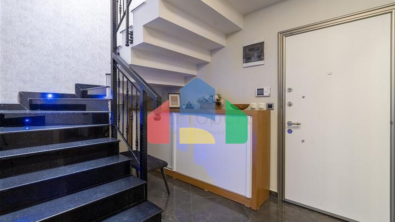 Пентхаус 3+1 с террасой в районе Оба