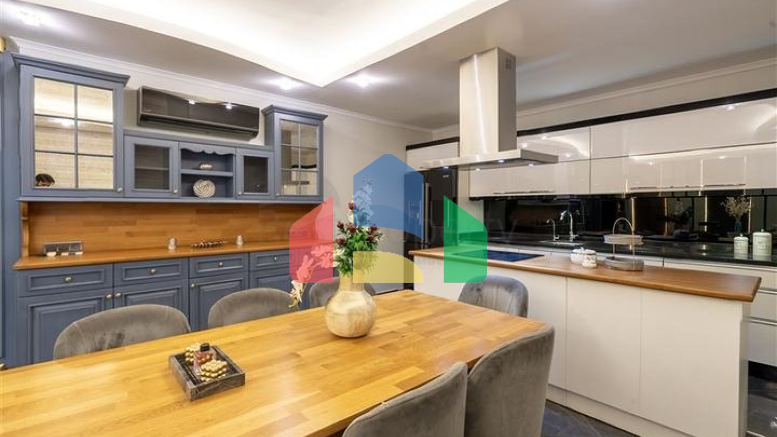 Пентхаус 3+1 с террасой в районе Оба