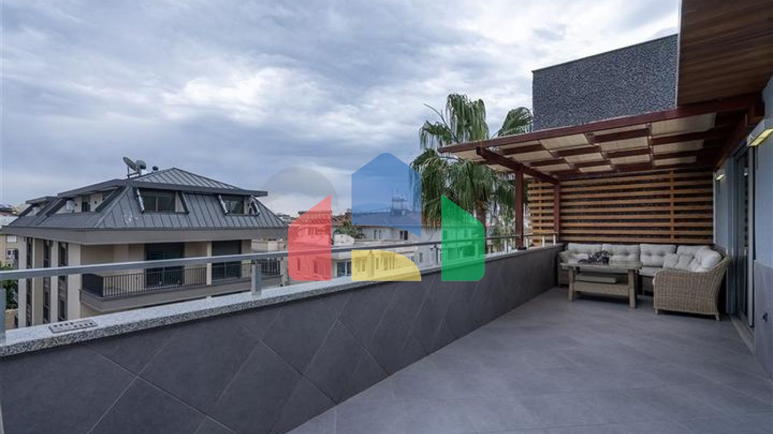 Пентхаус 3+1 с террасой в районе Оба