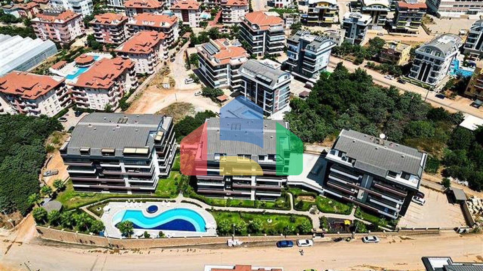 Пентхаус 6+1 с террасами в районе Оба