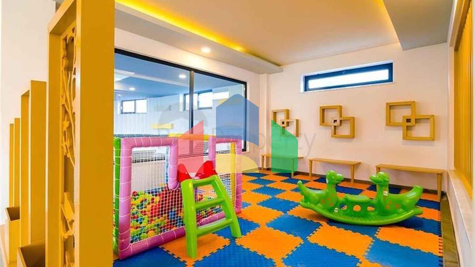 Пентхаус 6+1 с террасами в районе Оба